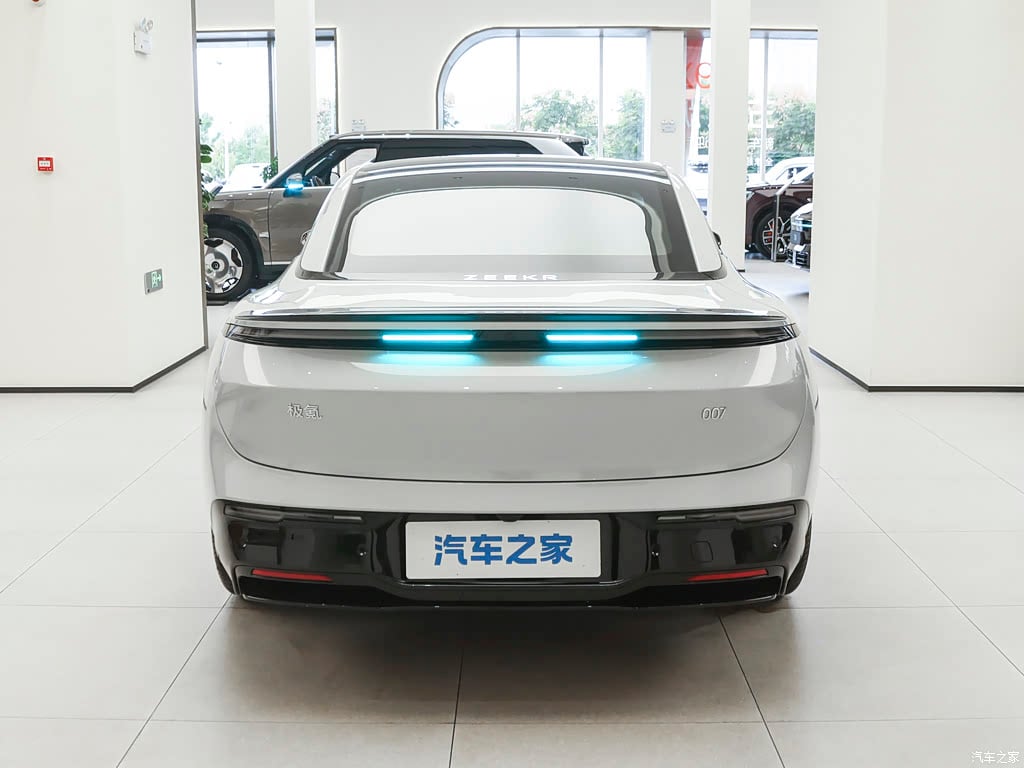 2025 Zeekr 007 100kWh Long Range RWD — للتصدير